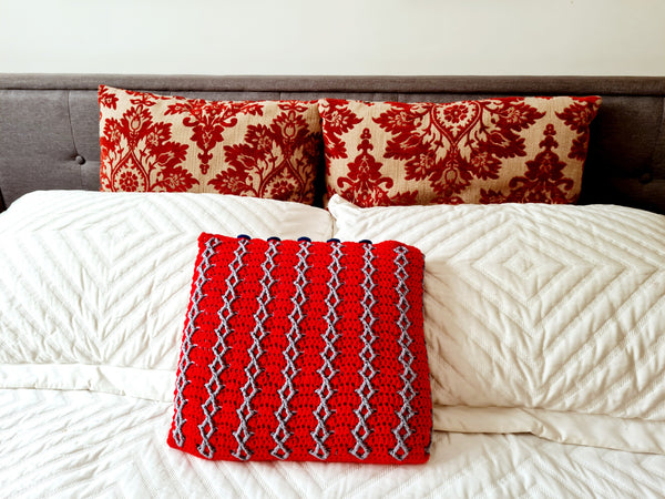 Dinna Fash Kisses Cushion Cover. PATTERN ONLY